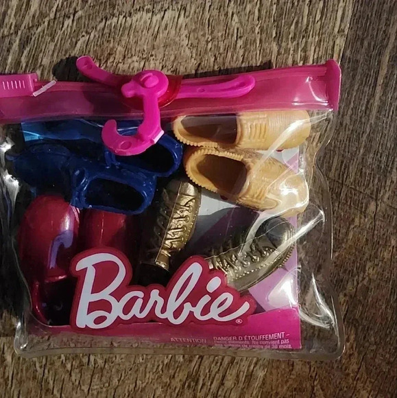 3 Disney Princesses Fashion Accessories  and 1 pk  Ken Shoes - Picture 5 of 10